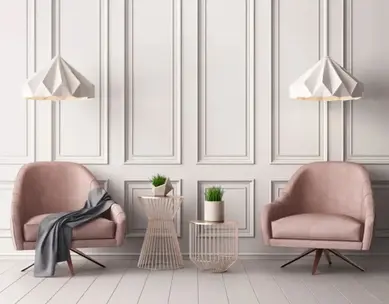 Parede decorada com boiserie pela Cielo Pisos.